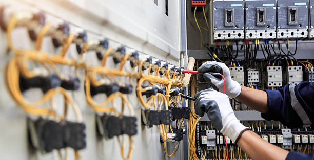 Professional Electrician technician working in Atlanta, IL